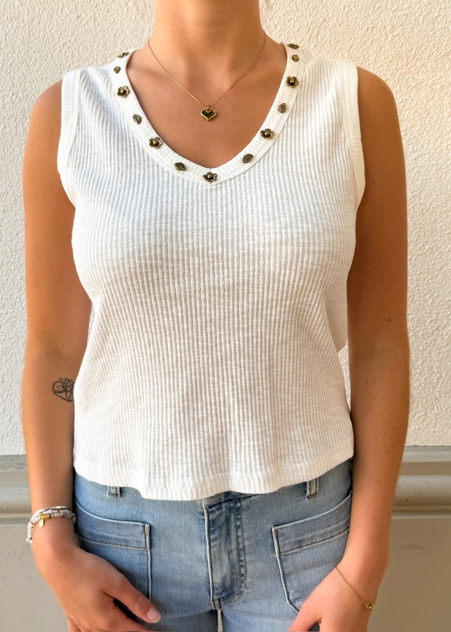 Ribbed Tank with Flower Studs White
