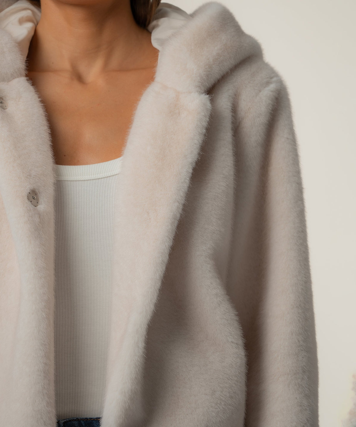 KUT from the Kloth Saskia Faux Fur Jacket in Ivory, detail view