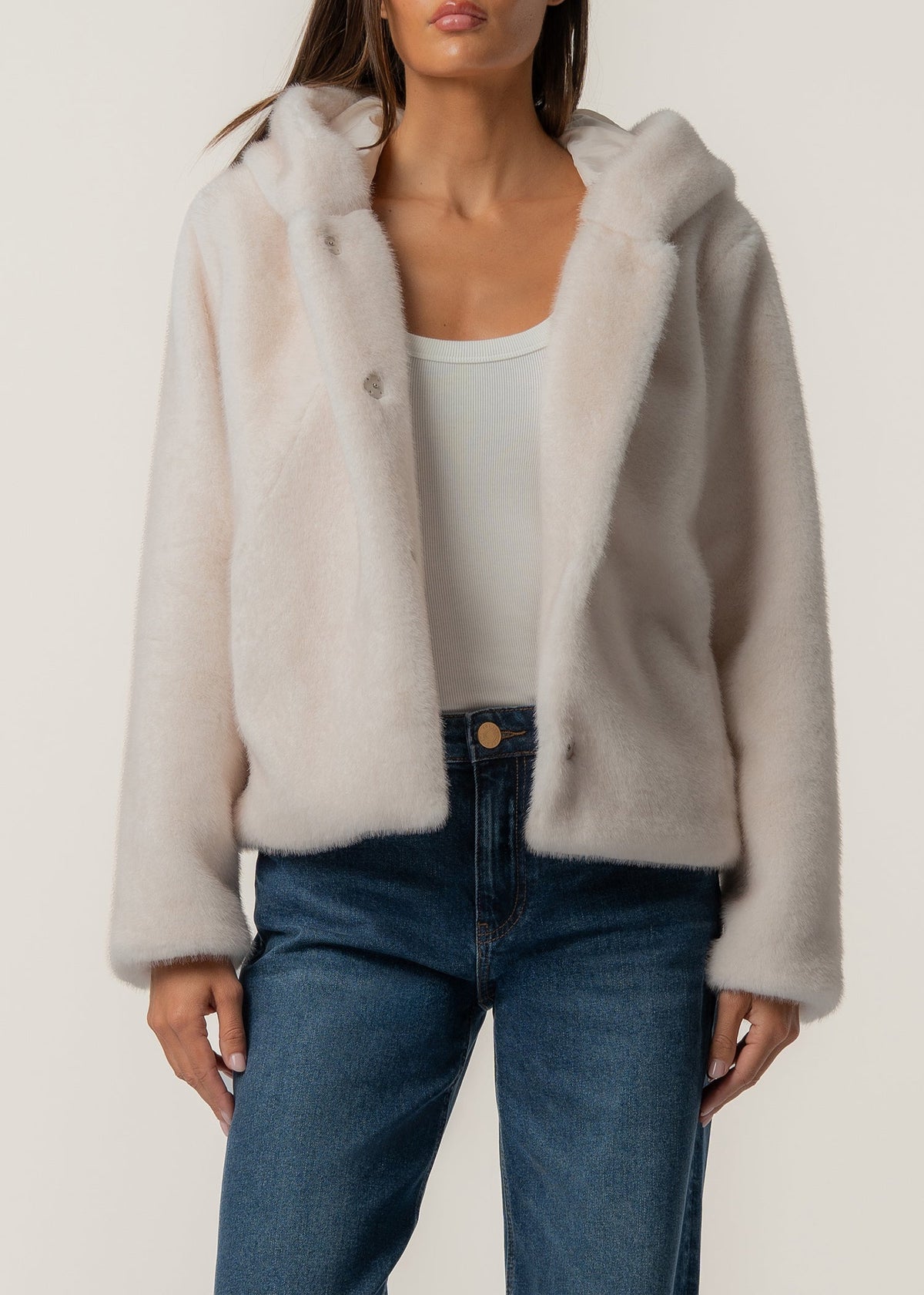 KUT from the Kloth Saskia Faux Fur Jacket in Ivory, front view